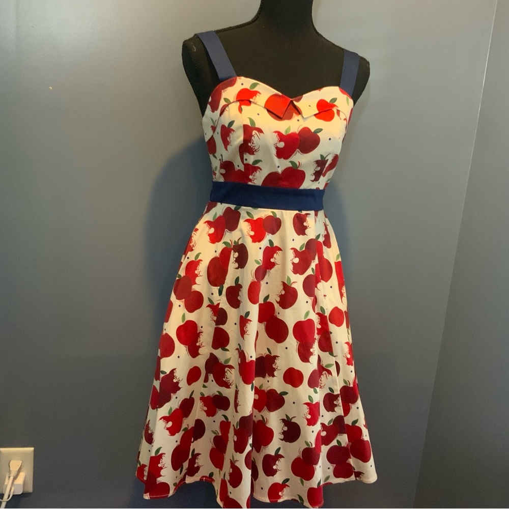 Disney Dress Shop Snow White Apples w/ Dwarfs Dress *NWT* size XS